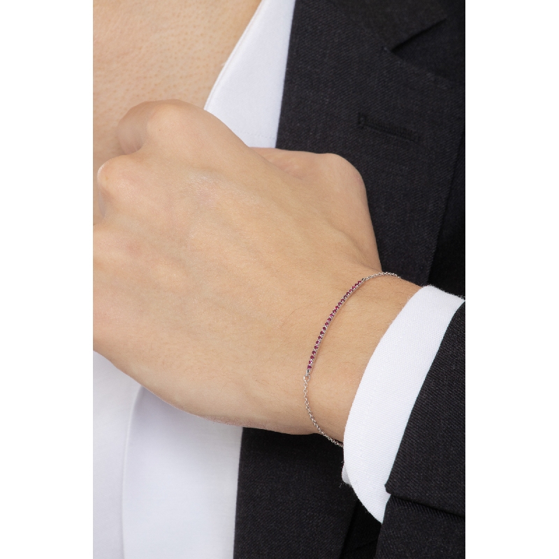 Bracelet en or blanc 18 carats avec une barre de rubis