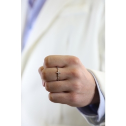 Bague en or blanc 18k avec croix et diamants blancs et noirs 2