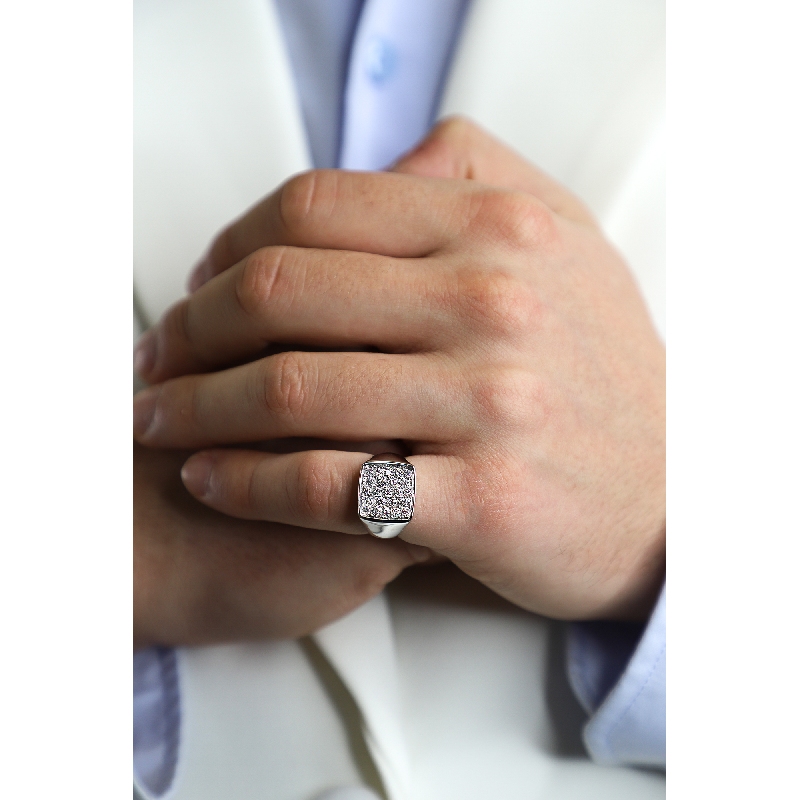 Chevalière homme carrée avec pavé de diamants et or blanc 18k