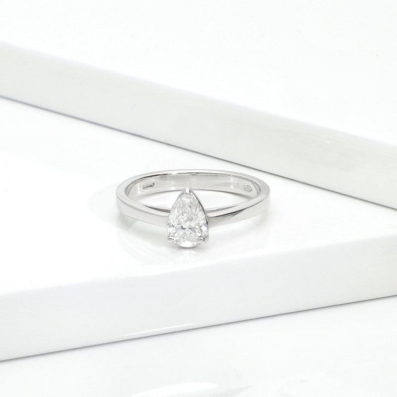 Bague avec diamant taille goutte 0,50 ct GIA en or blanc 18k