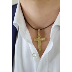 Pendentif croix en or jaune 18k avec zircons 2