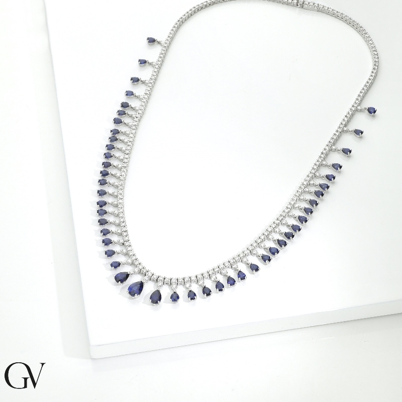 Collier style tennis en or blanc 18k avec saphirs bleus et diamants