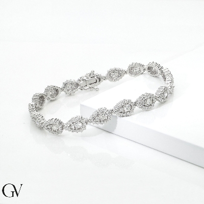 Bracelet design en or blanc 18 carats avec des diamants