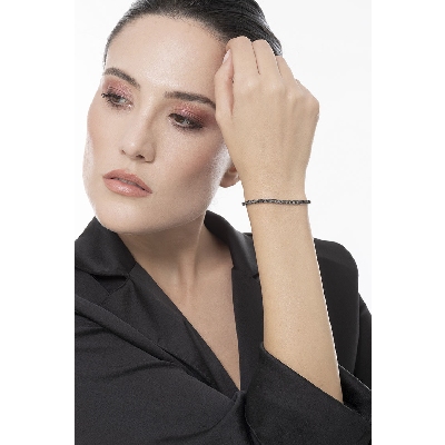 Bracelet Tennis en or blanc 18k avec diamants noirs sur des griffes brunies