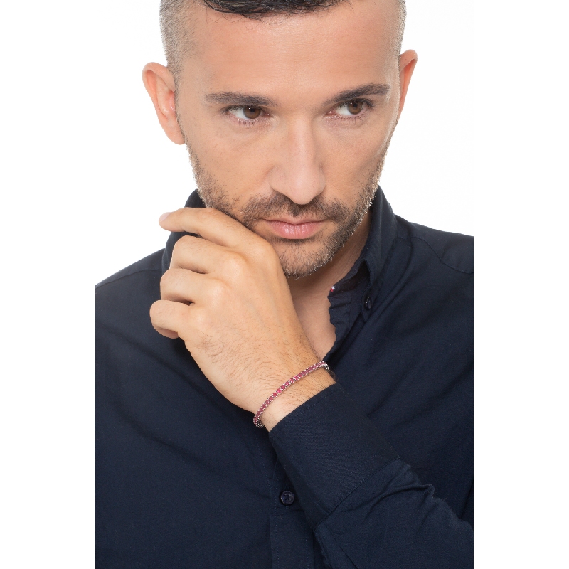 Bracelet tennis griffé en or blanc 18k serti de rubis 