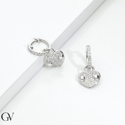 Boucles d'oreilles en or blanc 18 ct avec pendentif cœur en diamants