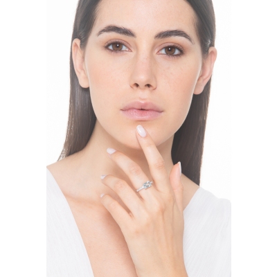 Bague en or blanc 750 avec une aigue-marine et diamant