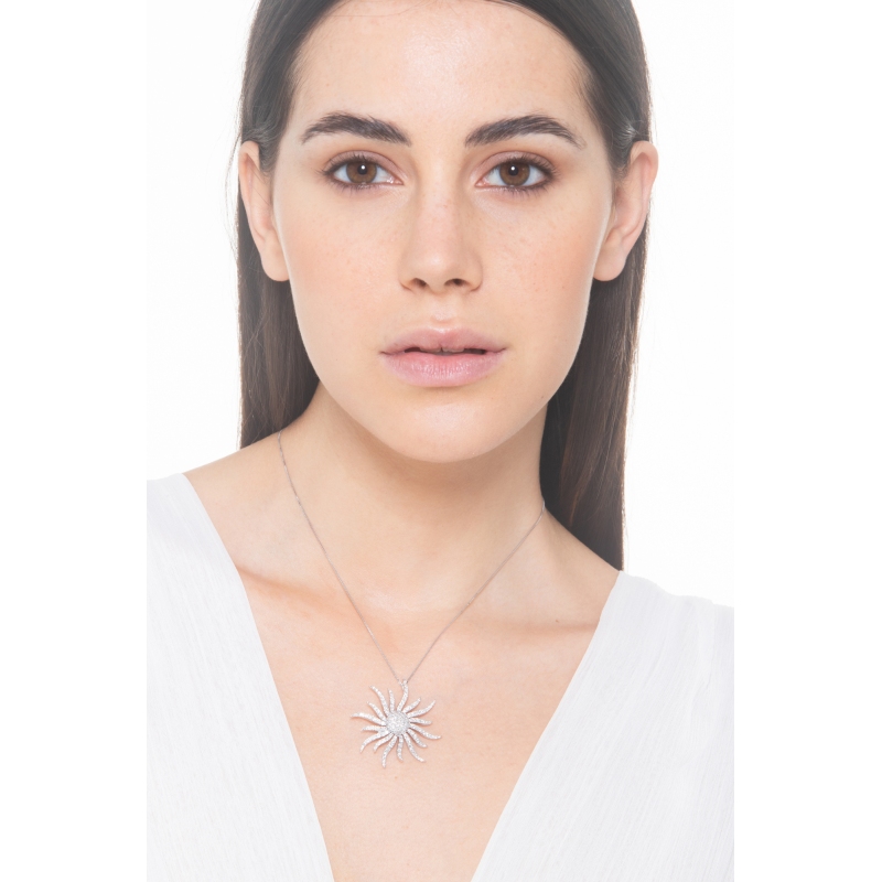 Collier en or blanc 18 ct avec pendentif en forme de soleil