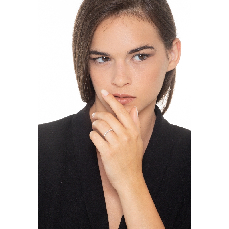 Bague alliance en or blanc 18k avec diamants