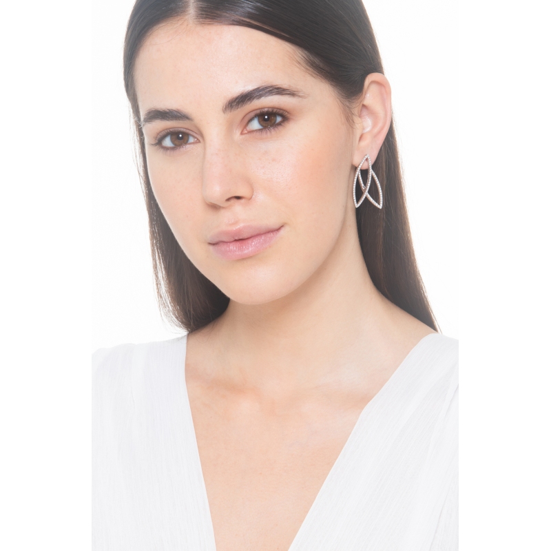 Boucles doreilles double ovale en or blanc 18k avec diamants