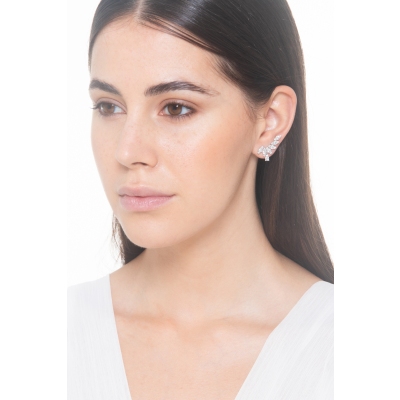 Boucles d'oreilles design en or blanc 750 avec des diamants