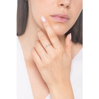 Bague solitaire en or blanc 18k avec diamant 0,04 ct