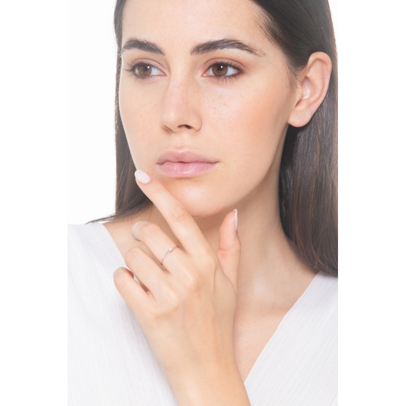 Bague solitaire en or blanc 750 avec diamant 0,04 ct