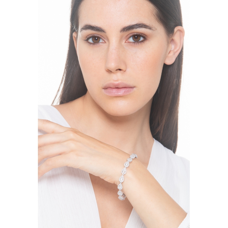 Bracelet design en or blanc 18 carats avec des diamants