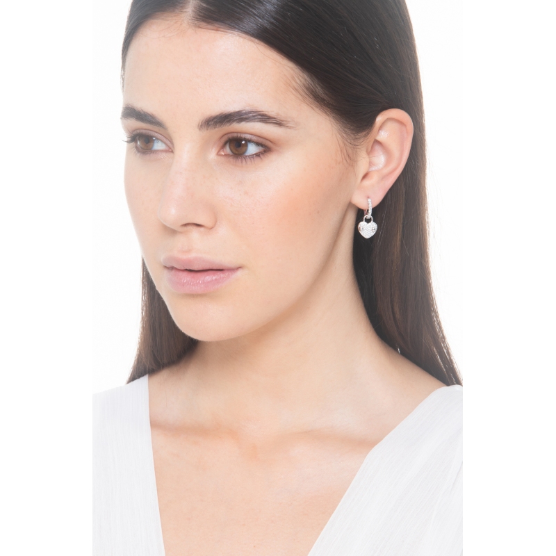 Boucles d'oreilles en or blanc 18 ct avec pendentif cœur en diamants