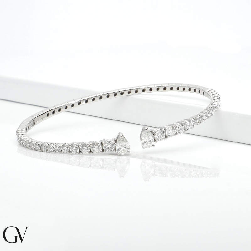 Bracelet rigide en or blanc 18 carats avec diamants en escalier