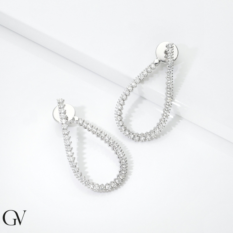 Boucles d'oreilles en or blanc 18k avec diamants 