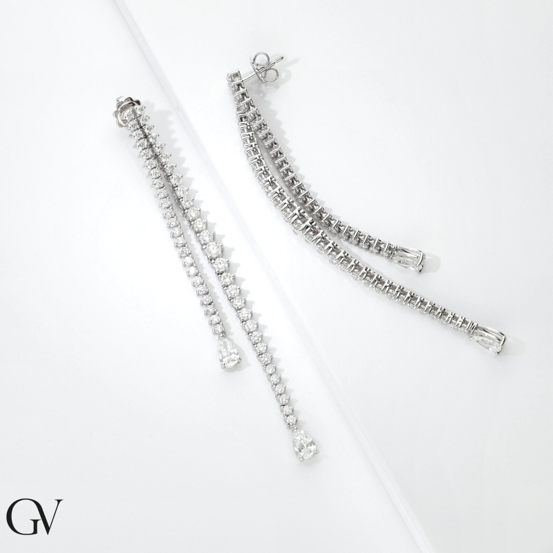 Boucles d'oreilles pendantes en or blanc 18 carats es diamants taille poire GIA