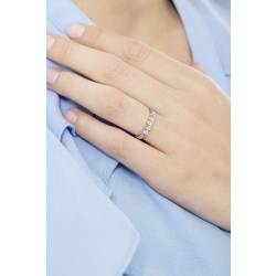 Alliance demi tour en or blanc 18k avec 5 diamants 0.25 ct 2