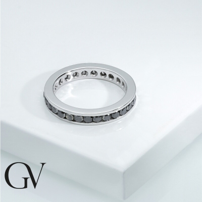 Bague eternity en or blanc 750 avec diamants noirs