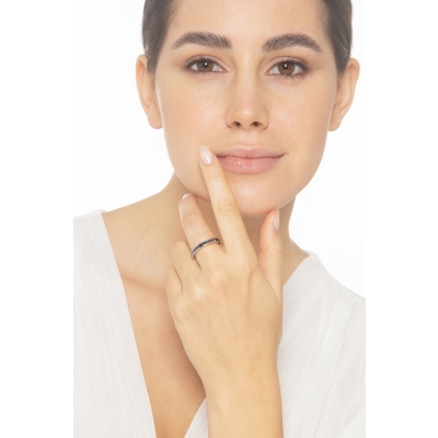 Bague eternity en or blanc 750 avec diamants noirs