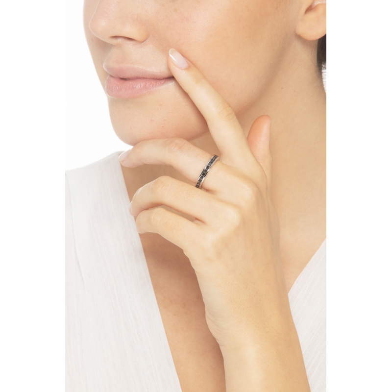 Bague eternity en or blanc 750 avec diamants noirs