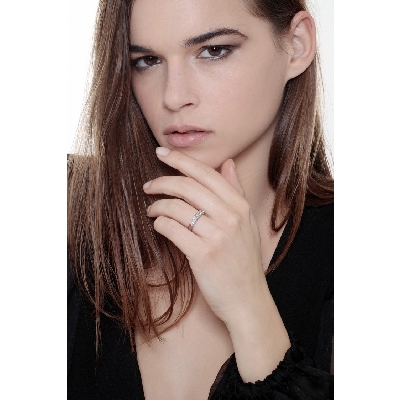 Bague demi tour à 5 diamants 0.90 ct en or blanc 18k 