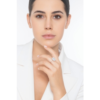 Bague halo en or blanc 18 carats avec aquamarine et diamants