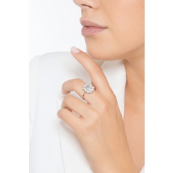 Bague halo en or blanc 18 carats avec aquamarine et diamants 2