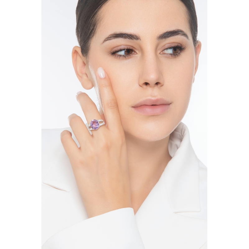Bague bandeau en or blanc 18 carats avec améthyste et diamants