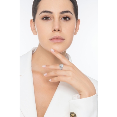 Bague bandeau en or blanc 18 carats avec aquamarine ovale et diamants