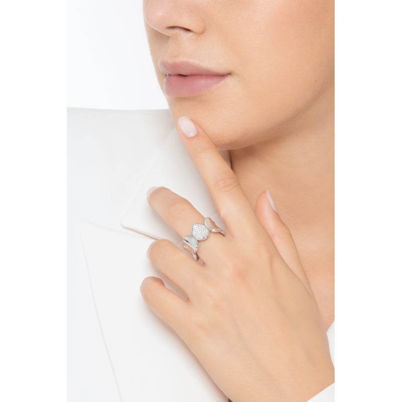 Bague élastique en or blanc 18 carats avec plaque centrale en pavé de diamants