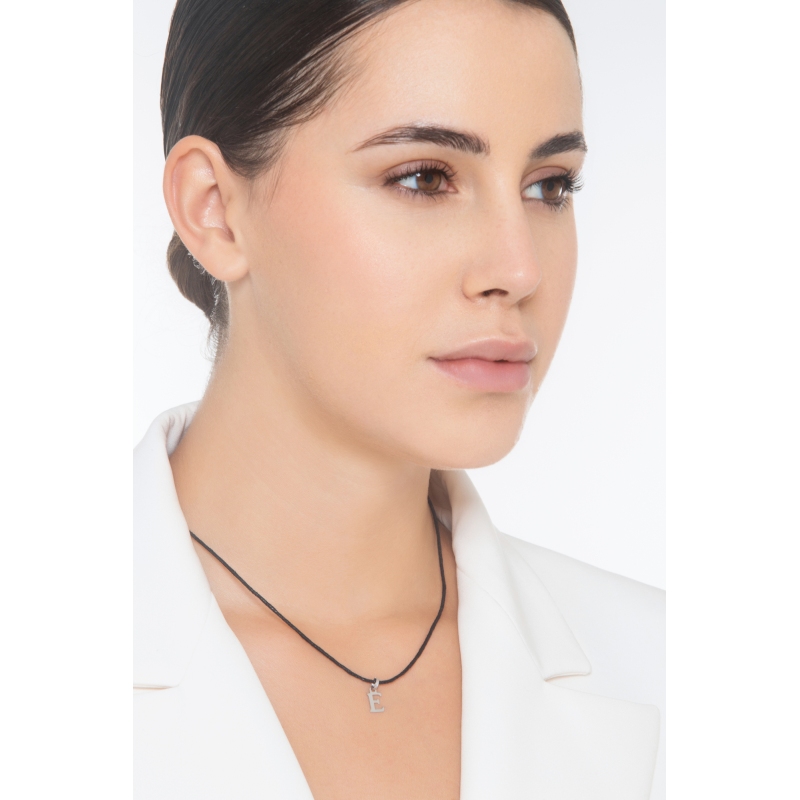 Pendentif avec lettre initiale E en majuscule en or blanc 18K