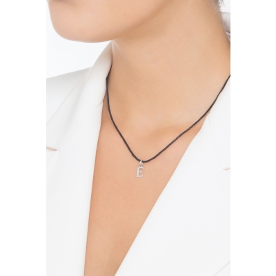 Pendentif avec lettre initiale E en majuscule en or blanc 18K