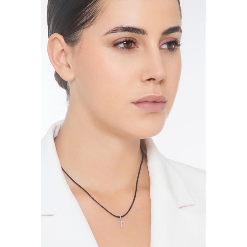 Pendentif avec lettre initiale T en majuscule en or blanc 18K