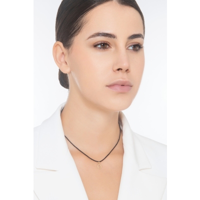 Pendentif avec lettre initiale O