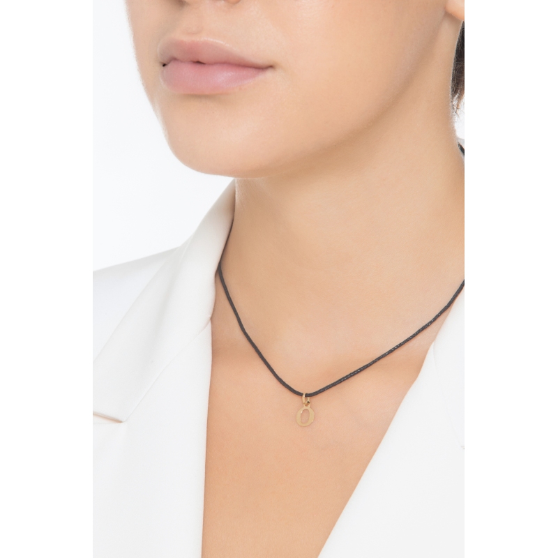 Pendentif avec lettre initiale O