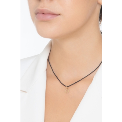Pendentif avec lettre initiale O