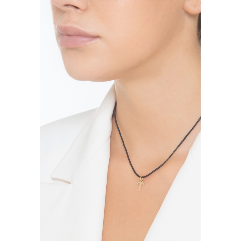 Pendentif avec lettre initiale T