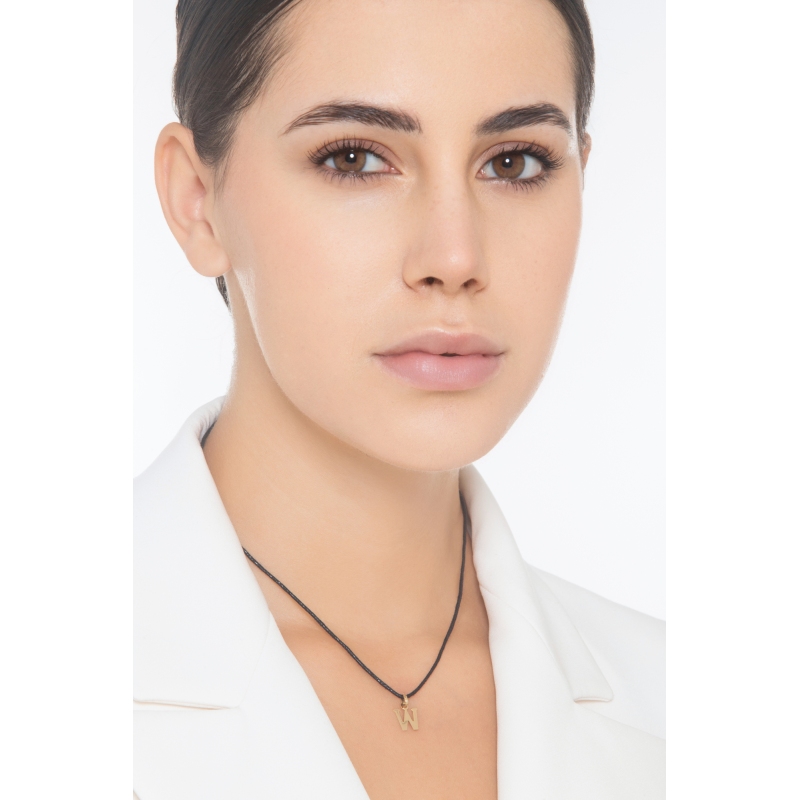 Pendentif avec lettre initiale W