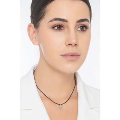 Pendentif avec lettre initiale T en cursive