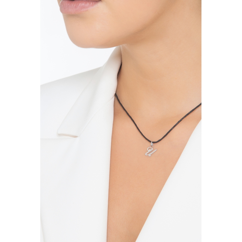 Pendentif avec lettre initiale U