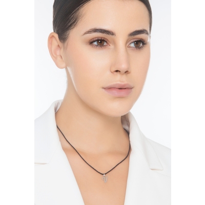 Pendentif avec la lettre V