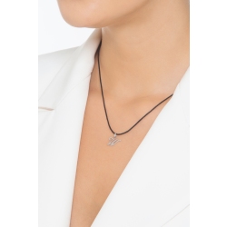 Pendentif avec la lettre W 2