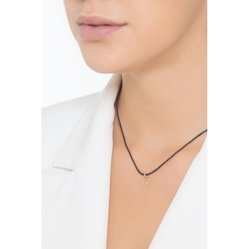 Pendentif avec lettre initiale D