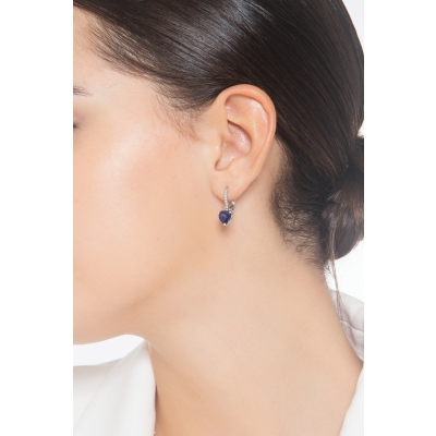Boucles d'oreilles en or blanc 18k avec saphir bleu taille cœur 