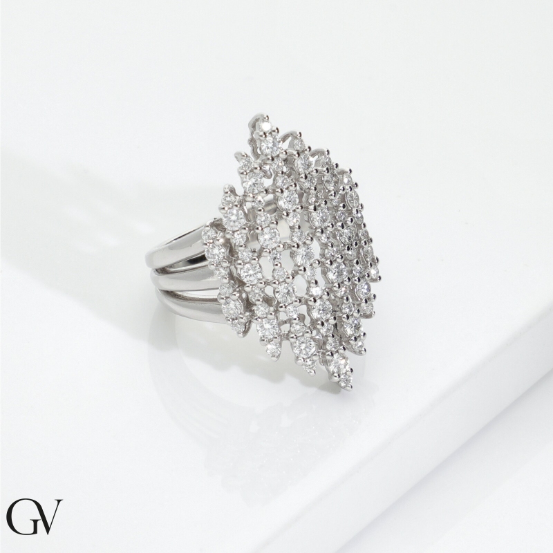 Bague design femme or blanc diamant