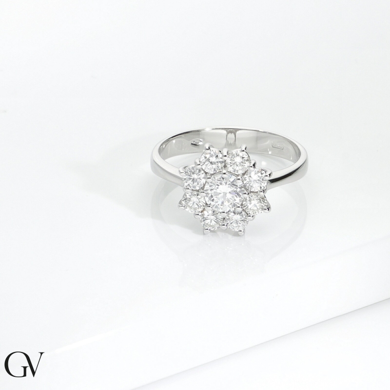 Bague halo en forme de fleur avec diamant central 0.50 ct or blanc 18k