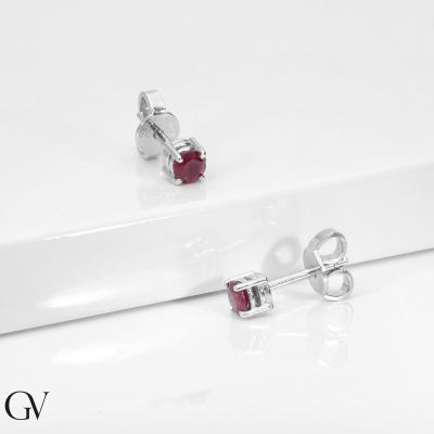 Boucles d'oreilles en or blanc 18 carats et rubis