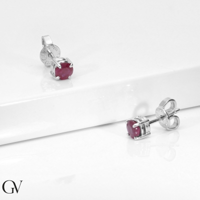 Boucles d'oreilles en or blanc 18 carats rubis